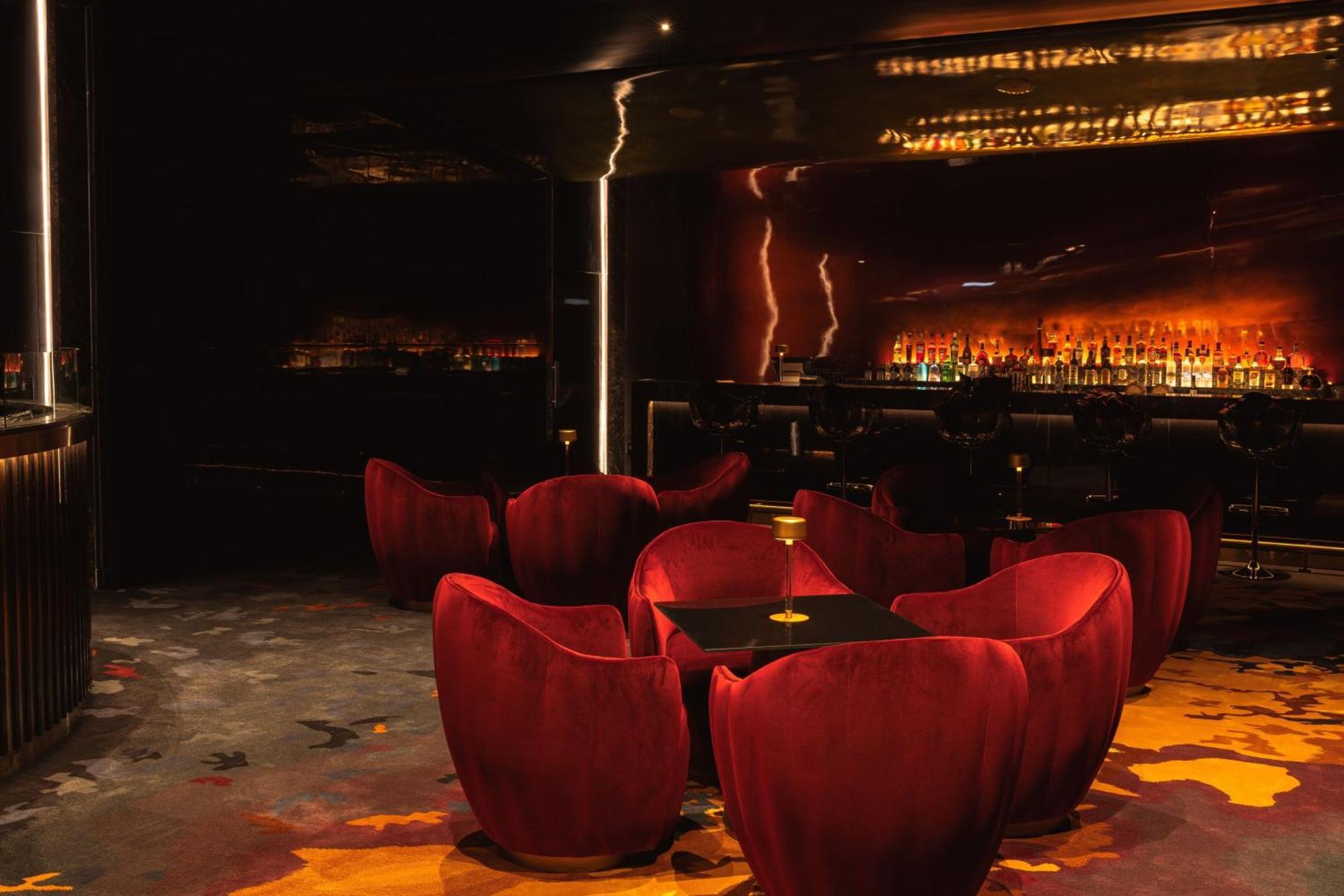 ดับเบิลยู ดูไบ - เดอะ ปาล์ม Hotel ภายนอก รูปภาพ The bar at the nightclub