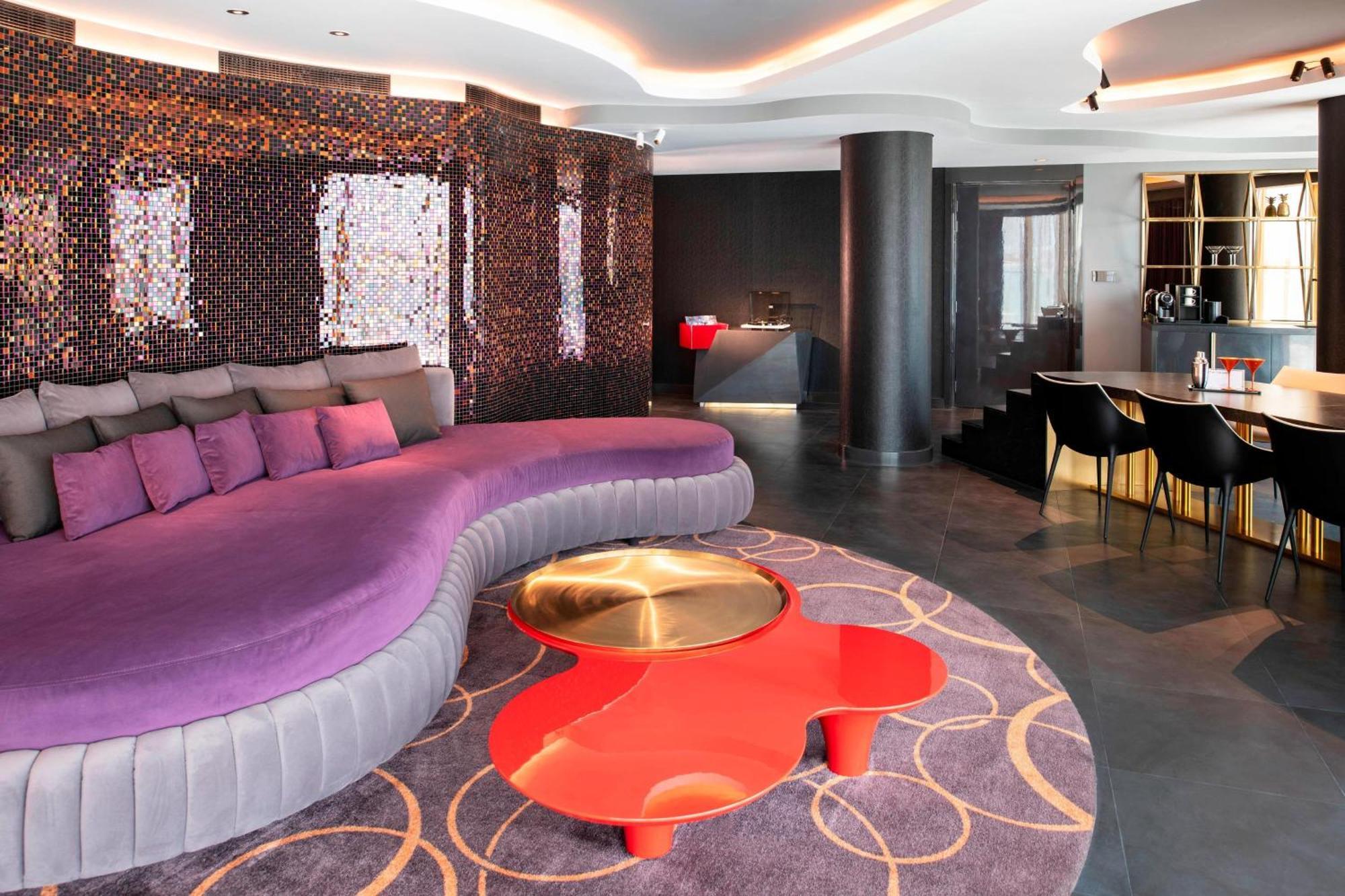 ดับเบิลยู ดูไบ - เดอะ ปาล์ม Hotel ภายนอก รูปภาพ The interior of a suite at the Mandarin Oriental, Munich