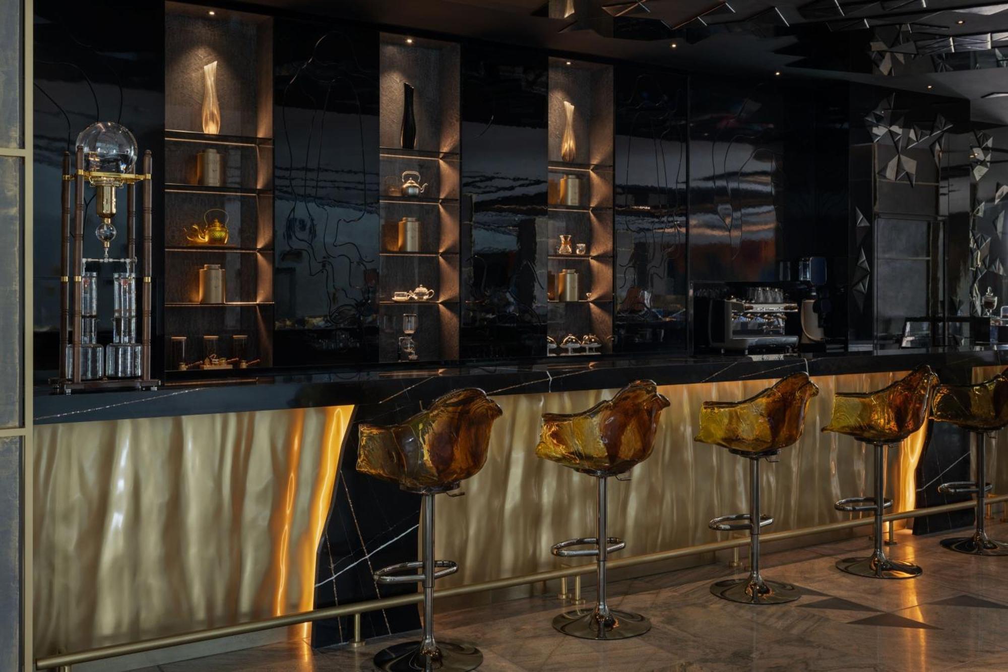 ดับเบิลยู ดูไบ - เดอะ ปาล์ม Hotel ภายนอก รูปภาพ The bar at the 101 bar