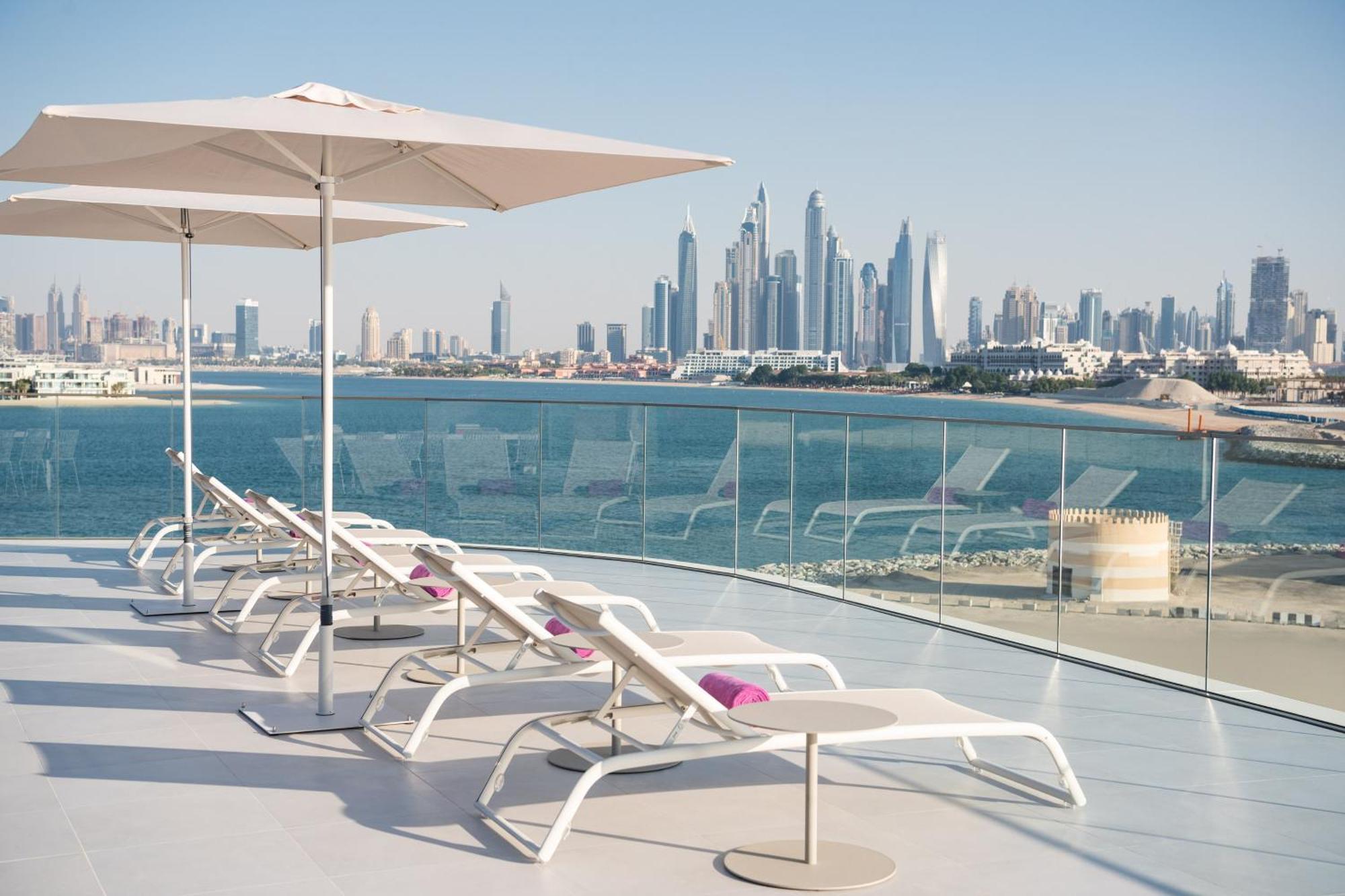 ดับเบิลยู ดูไบ - เดอะ ปาล์ม Hotel ภายนอก รูปภาพ View of Dubai Marina skyline from the rooftop pool